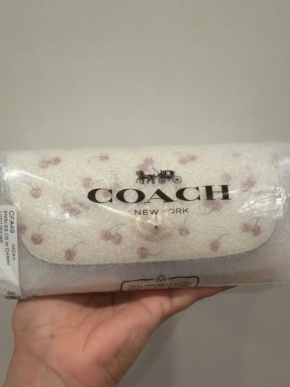 🍒Coach~Sunglass Case With Cherry Print